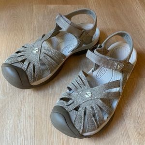 Brand new KEEN Rose outdoor sandals in gray